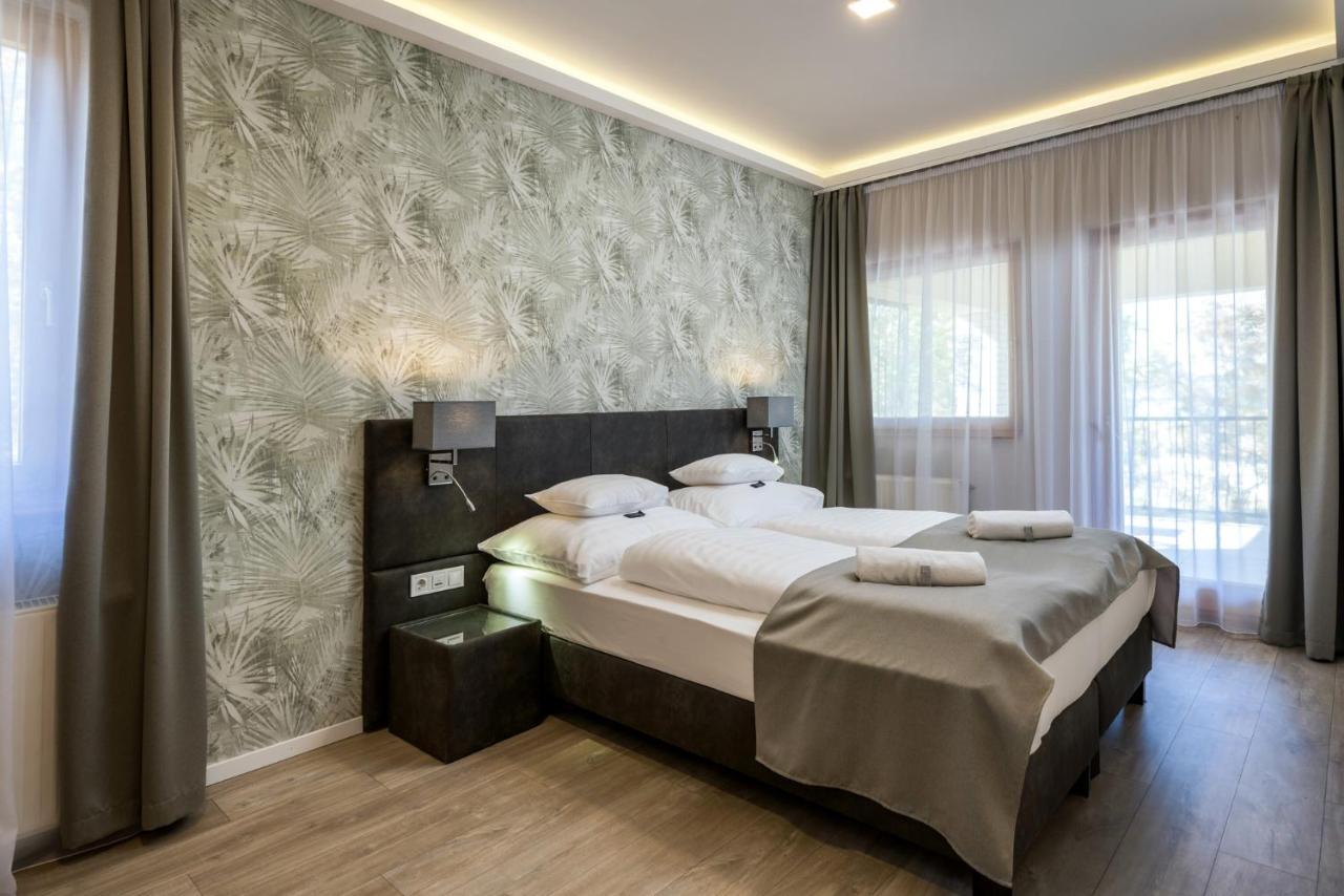 Atrium Agard Panzio Bed & Breakfast Gardony Exterior photo