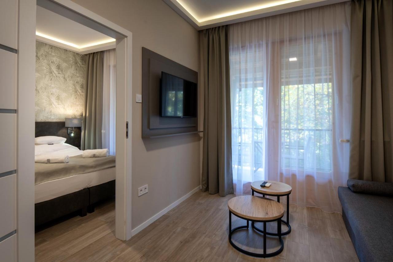 Atrium Agard Panzio Bed & Breakfast Gardony Exterior photo
