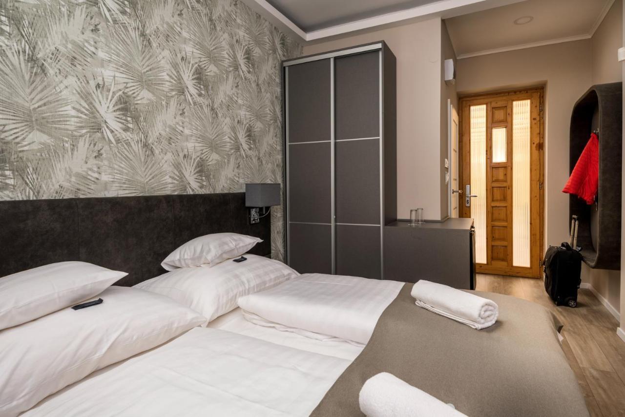 Atrium Agard Panzio Bed & Breakfast Gardony Exterior photo