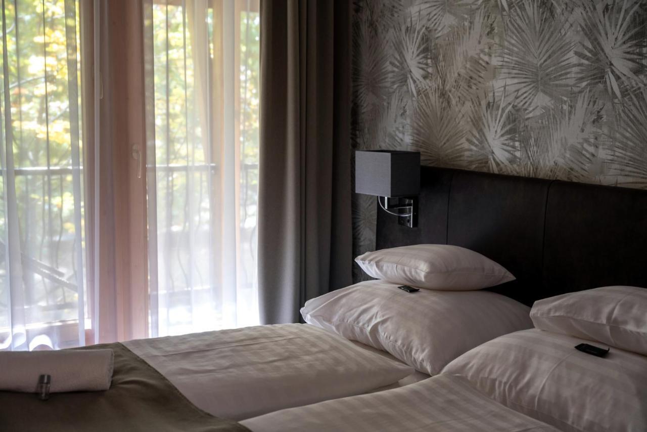 Atrium Agard Panzio Bed & Breakfast Gardony Exterior photo